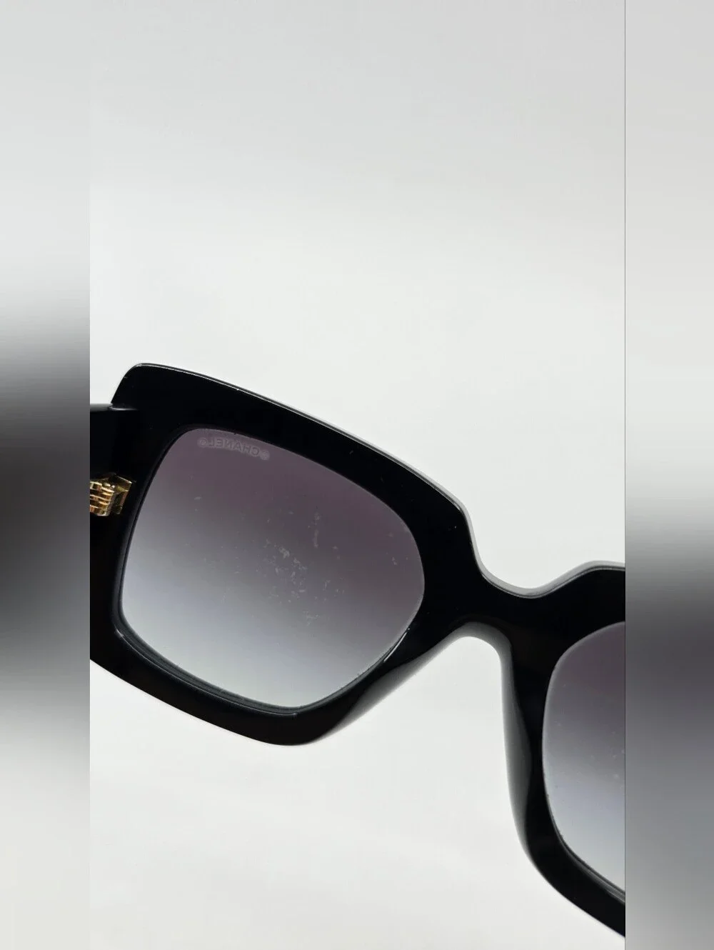 CHANEL good see